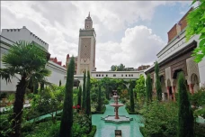Ada Masjid sebagai Upeti...