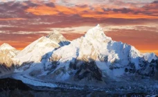 Gletser Himalaya Mencair...