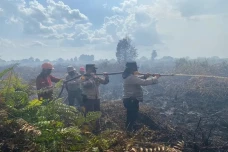 Padamkan Karhutla di...