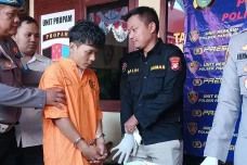 Nekat Rampok Emak-emak,...