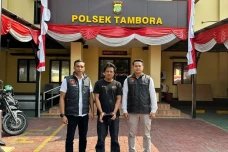 Pria di Tambora Dikeroyok...