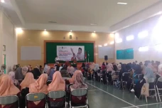 Antusias, Ratusan Mahasiswa...