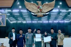 Jabar Desak Moratorium...