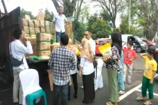 Sembako Murah Diserbu...