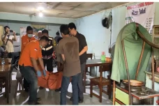 Bos Warung Sate di Bekasi...