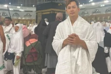 Akhiri Rangkaian Ibadah...