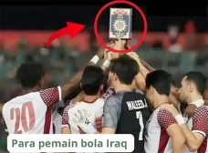 Pesepak Bola Irak Bawa...