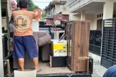Takut Dijarah, Perabotan...