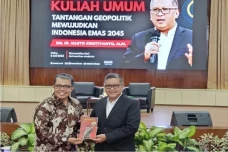 Di Unand, Hasto Tantang...