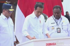 Presiden Jokowi Resmikan...