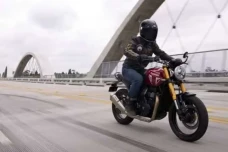 Spesifikasi Triumph...