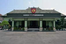 2 Komandan Korem 072/PMK...