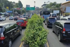 Jalur Puncak Padat,...