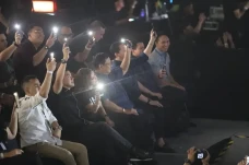 Momen Prabowo Nonton...