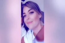 Perawat Cantik Ini Dipecat...