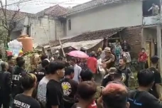 Viral Adu Jotos di Pawai...