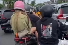 Viral Pasangan Bule...