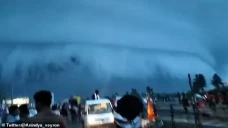 Awan Berbentuk Tsunami...