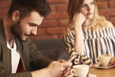 Phubbing, Fenomena Sibuk...