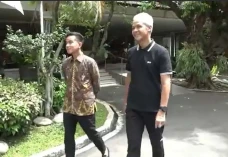 Gibran Dampingi Ganjar...