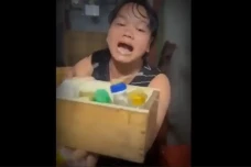 Viral! Emak-emak Emosi...