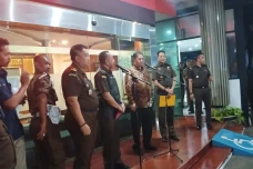 Mengapa Airlangga Baru...