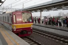 Perjalanan KRL Tanah...