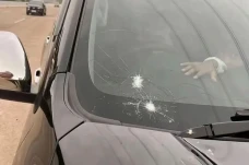Ibu dan Bayi dalam Mobil...