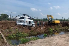 Helikopter BNPB Mendarat...