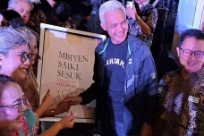 Ganjar Hadiri Reuni...