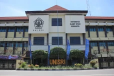 7 Universitas Swasta...