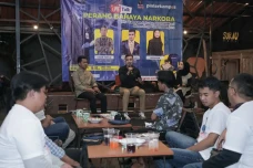 Gus-Gus Ganjar Gelar...