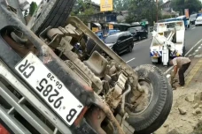 Rem Blong, Truk Angkut...