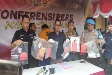 Pin Salah 3 Kali, Pembunuh...