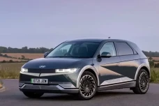 Mobil Listrik Ioniq...