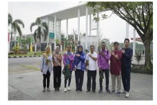 Dengan Beasiswa Adik,...