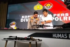 Sita 16 Senjata Milik...