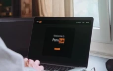 Perusahaan Induk Pornhub...