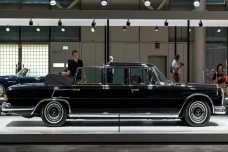 Mobil Mercedes-Benz...