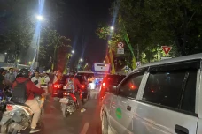 Lalu Lintas di Sekitar...