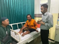 Digigit Ular, Petani...
