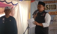Resmikan Masjid Jamie...