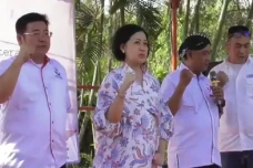 Resmikan Kantor Perindo...