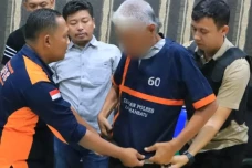 Diduga Cabuli Keponakan,...