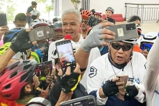 Pamitan kepada Ratusan...