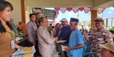 Bupati Pasangkayu Beri...