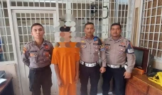 Tabrak Motor Satu Keluarga,...