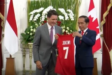 Jokowi Dapat Oleh-oleh...