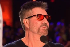 Simon Cowell Kehabisan...
