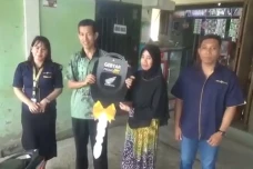 MNC Finance Serahkan...
